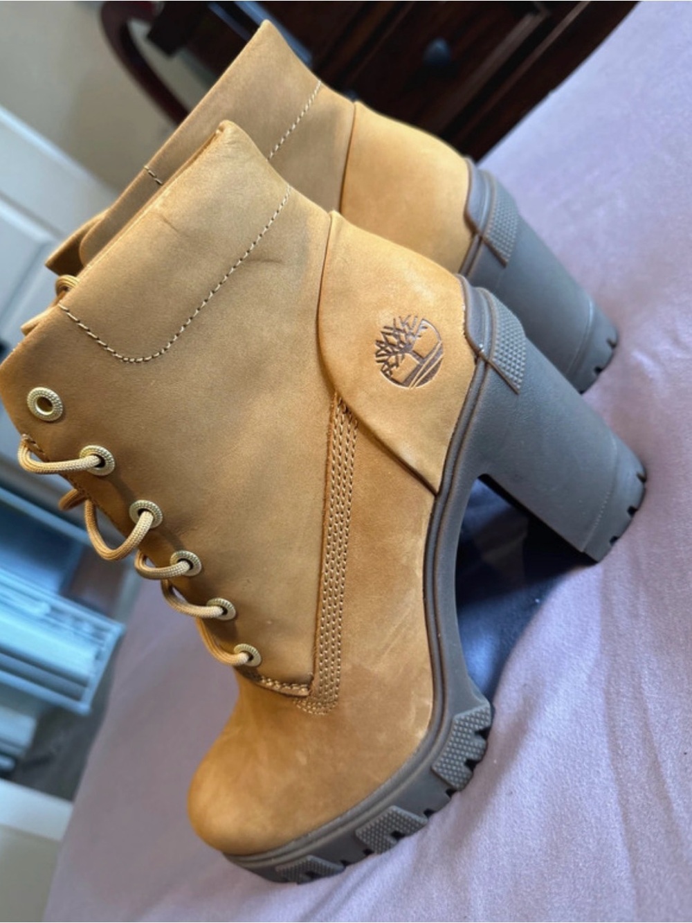 Never Worn— Timberland Wheat Lace-Up Heeled Lug Boots - Picture 2 of 7